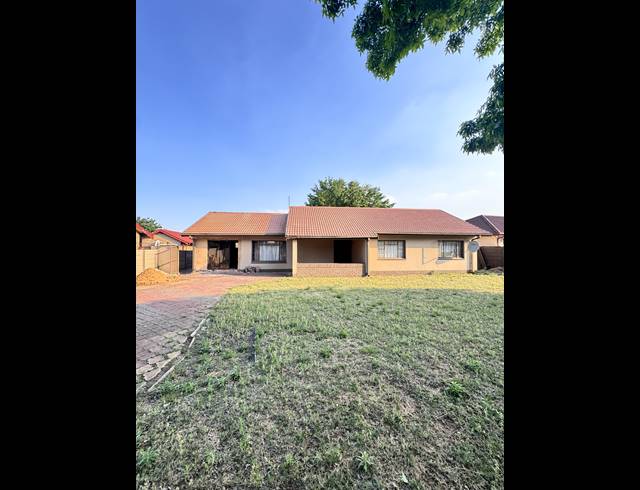 3 BEDROOM FREESTANDING FOR SALE IN TASBET PARK EXT 3